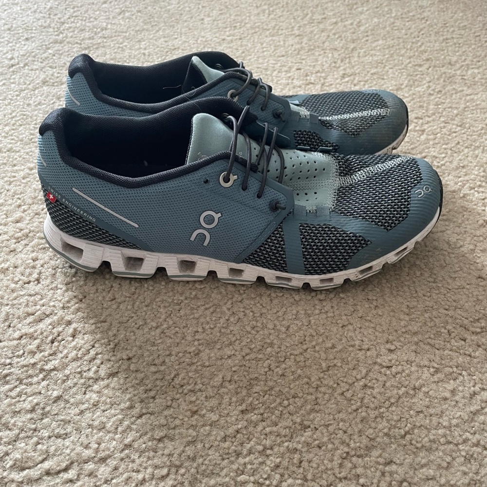 Women’s On Cloud tennis shoes